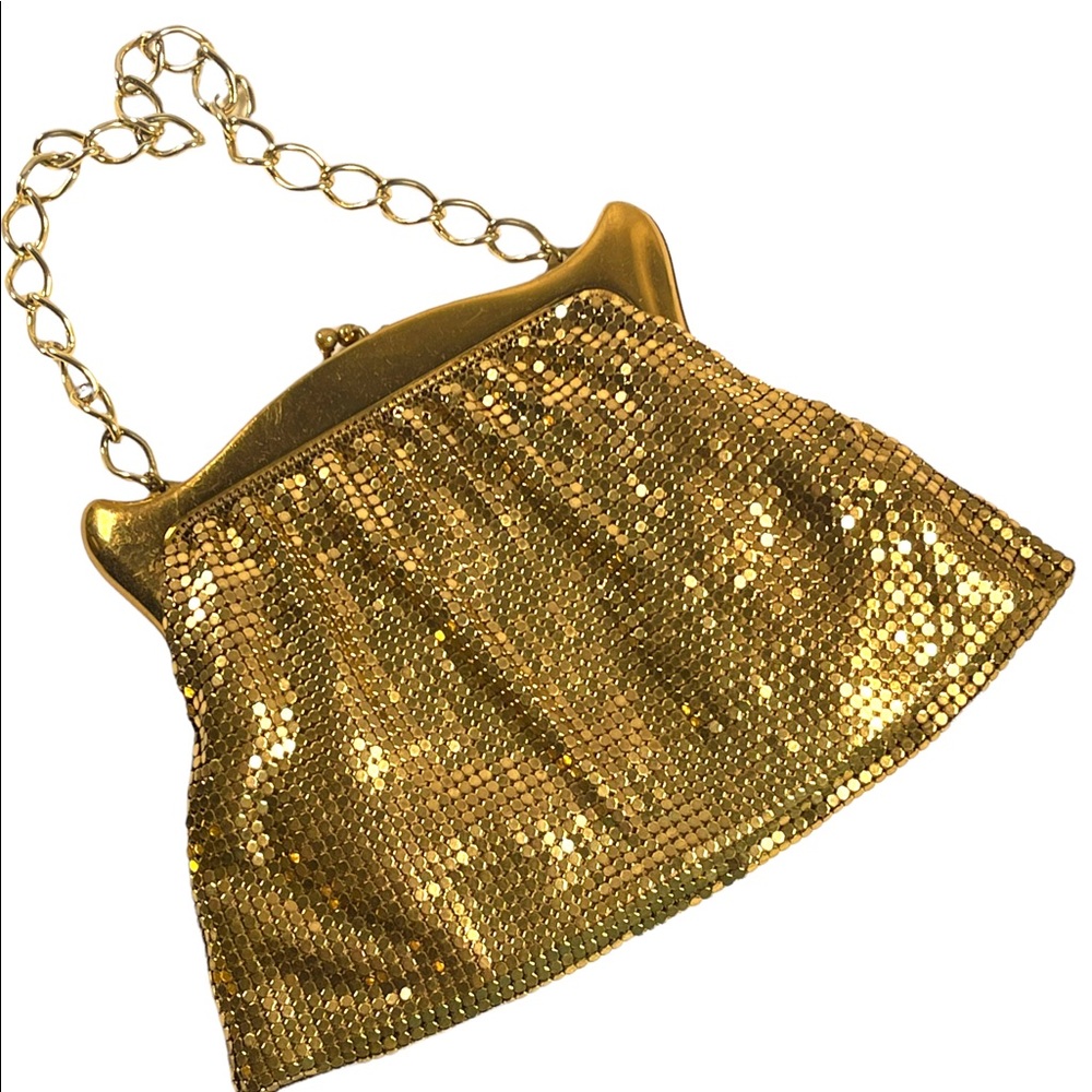 Vintage 1950s gold metal mesh chain mail Whiting & Davis wristlet evenin…